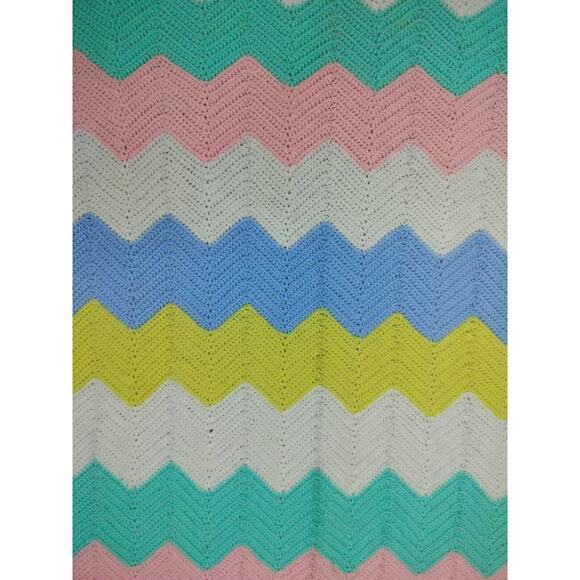 Chevron Multicolored Ripple Afghan Throw Blanket - Picture 6 of 16